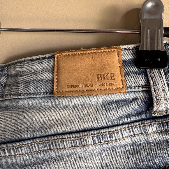 Stella Stretch Short light wash distressed raw hem size 27 - Picture 4 of 10